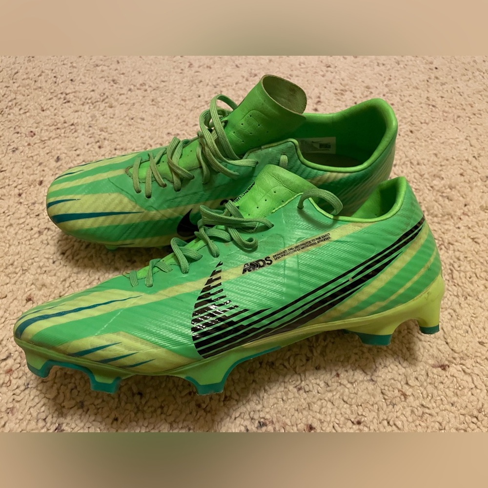 Nike Vapor 15 Academy Mercurial soccer cleats - Size M 9 / W 10.5